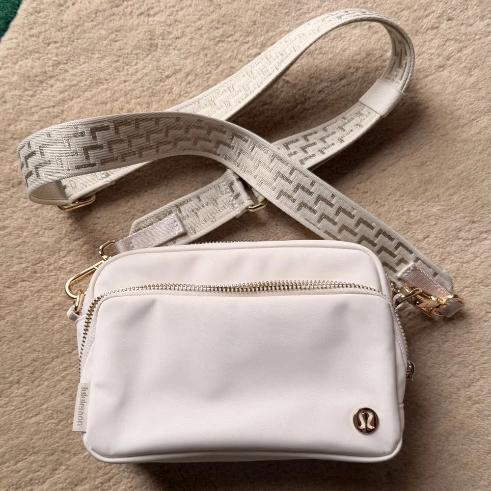 lululemon athletica Cream White Crossbody Bag with Patterned Strap - Picture 1 of 6